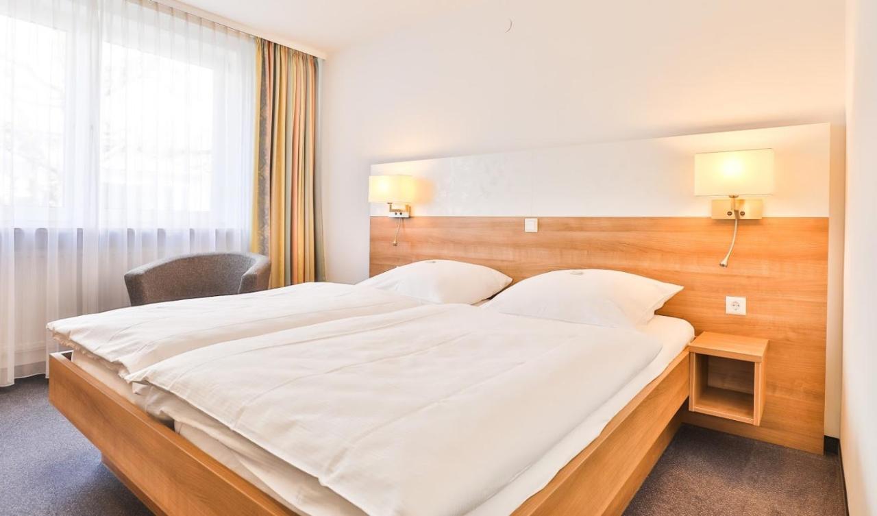 Hotel-Gasthaus "Krone" Boetzingen Exteriör bild